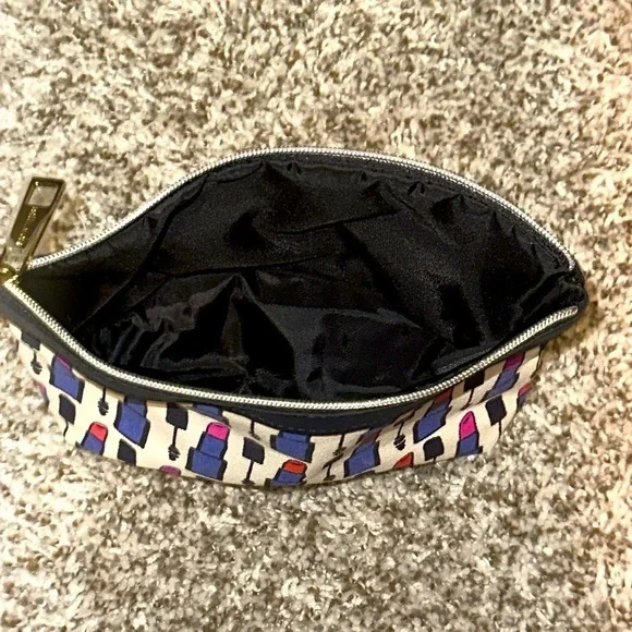 Estée Lauder “Everybody Wants A Little Luxury” Lipstick/Mascara Cosmetic Bag NWT - Picture 5 of 5